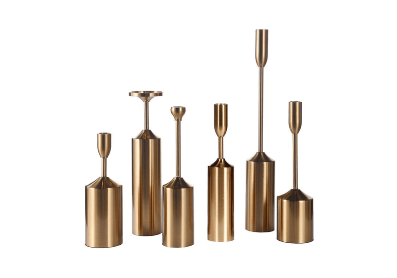 Set de 6 Candelabros de Metal Dorado con Base Cilíndrica